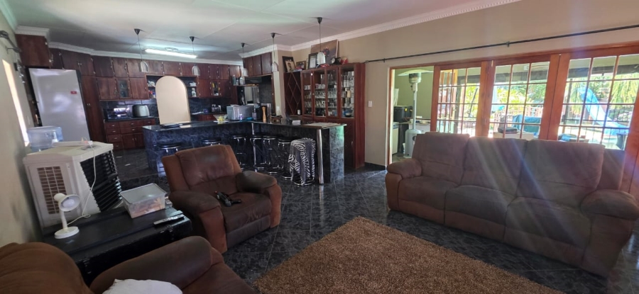 5 Bedroom Property for Sale in Wilkoppies North West